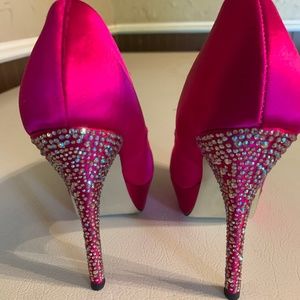 STEVE MADDEN SATIN PUMPS W/ RHINESTONE HEELS